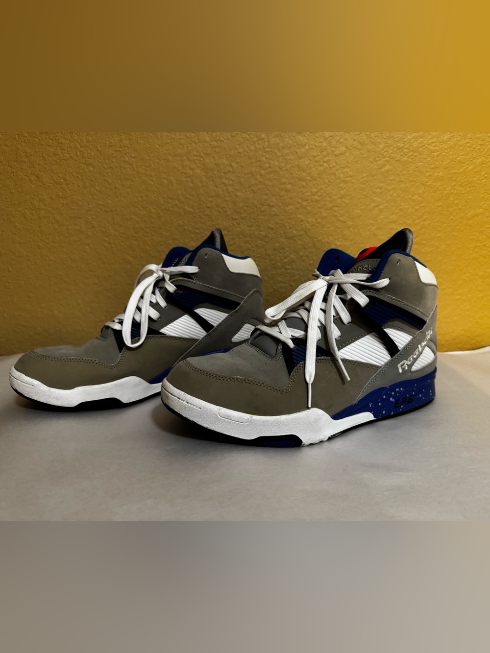 EXCELLENT CONDITION!!! Reebok Pump Omni Zone Retro High-Top Sneakers